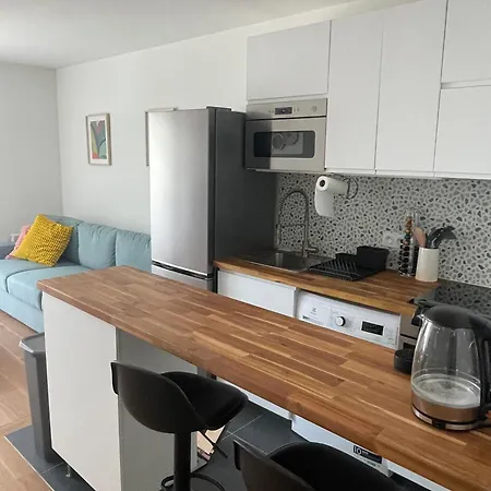 Apartment New & Serene Ii 1 Bedroom Near La Defense Paris Parking And Fibre